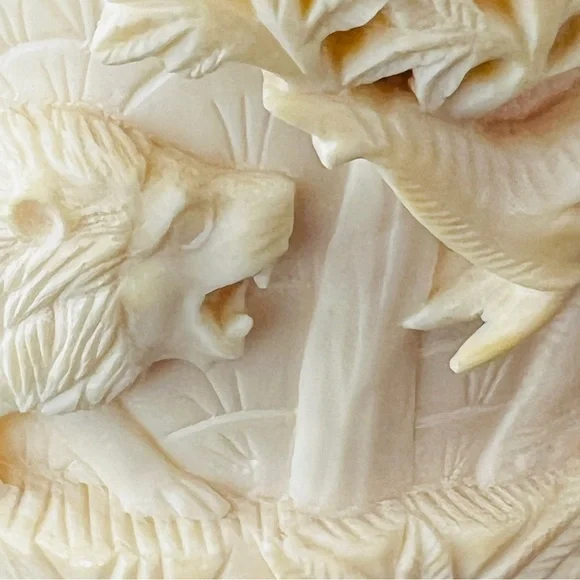 Indian Carved Container Box Animal Motifs and Elephant Finial Signed - Picture 5 of 17